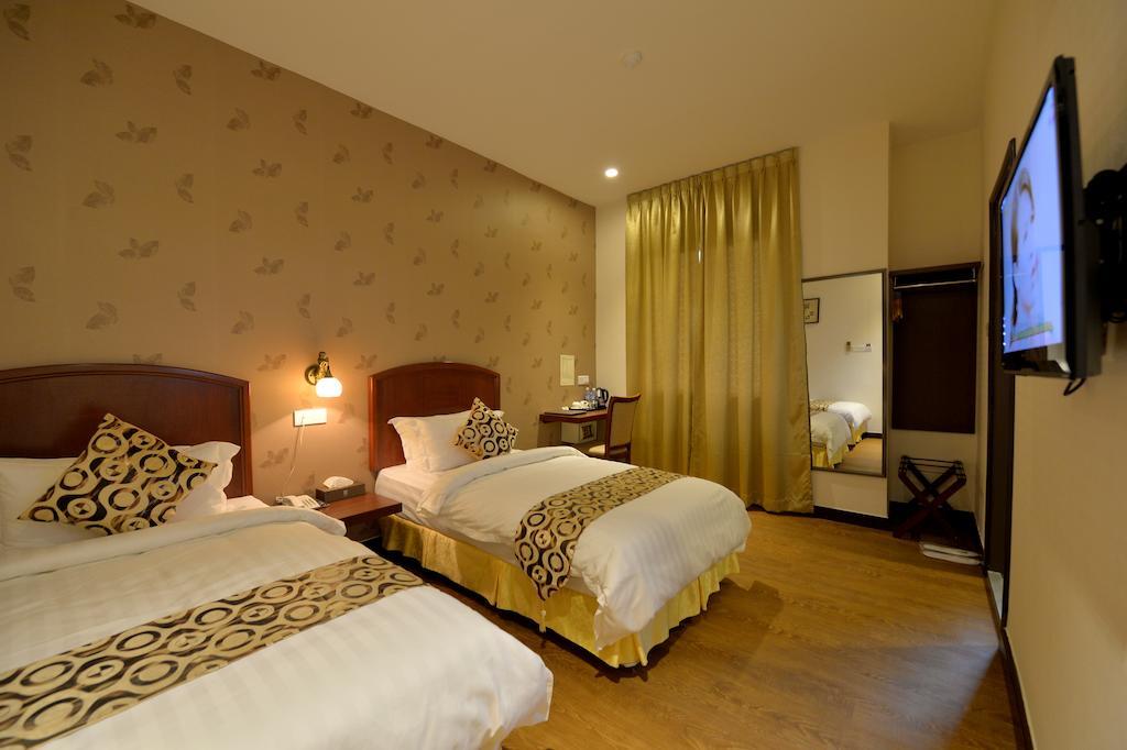 Asiana Hotel Kota Kinabalu Room photo